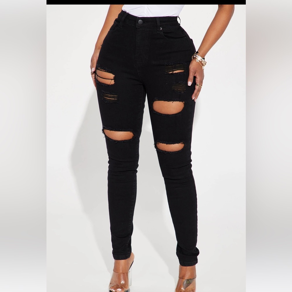 Black jeans with rips, size 7, new with tags, Fashion Nova